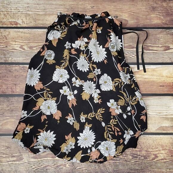 𝅺Violet + Claire Black Floral sleeveless summer blouse size medium - Picture 4 of 5